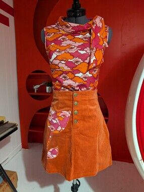 Unique Vintage. Top And Matching Skirt.